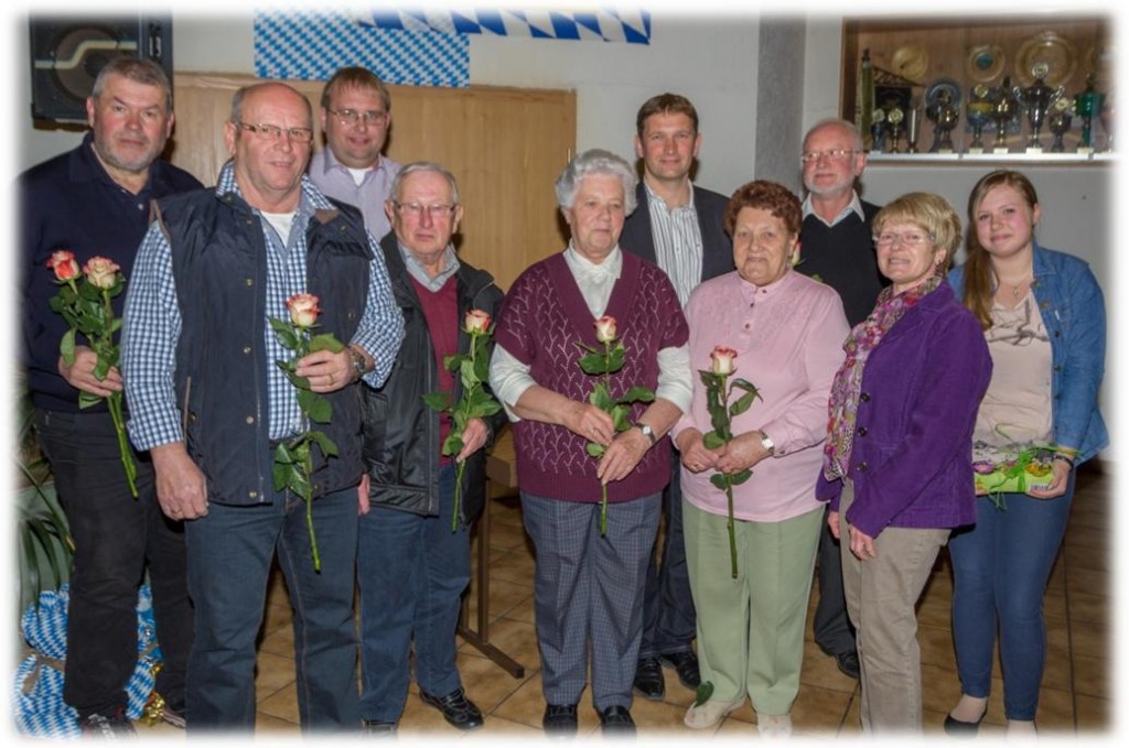 Auf dem Bild: 3. von links Christian Ortmeier, 6. von links Dr. Tobias Windhorst sowie 2. von rechts Vorsitzende Rita Himpsl